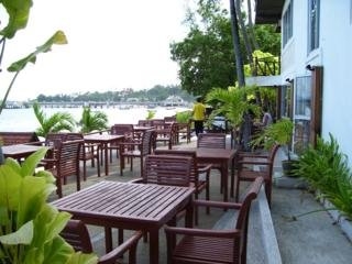 Imagen del bar/restaurante del Hotel Nara Garden Beach Resort. Foto 5