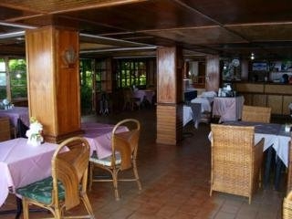 Imagen del bar/restaurante del Hotel Nara Garden Beach Resort. Foto 6