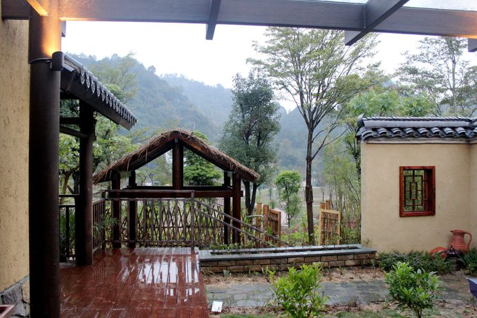 Imagen de los exteriores del Hotel Narada Resort and Spa Cifu Lake Guangxi. Foto 17