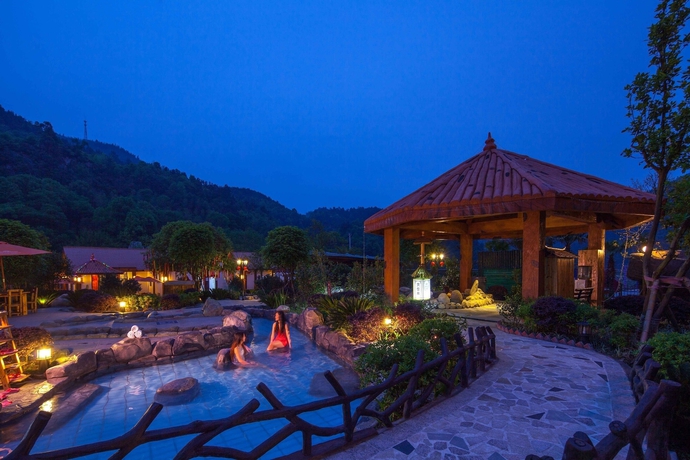 Imagen de la piscina del Hotel Narada Resort and Spa Pingxiang. Foto 17