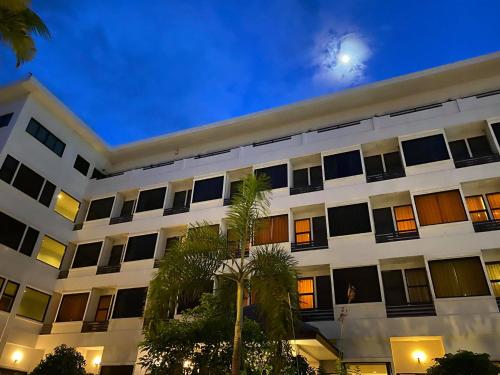Imagen general del Hotel Naraigrand Hotel (โรงแรมนารายณ์แกรนด์). Foto 1