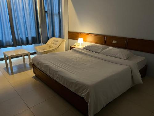 Imagen de la habitación del Hotel Naraigrand Hotel (โรงแรมนารายณ์แกรนด์). Foto 9