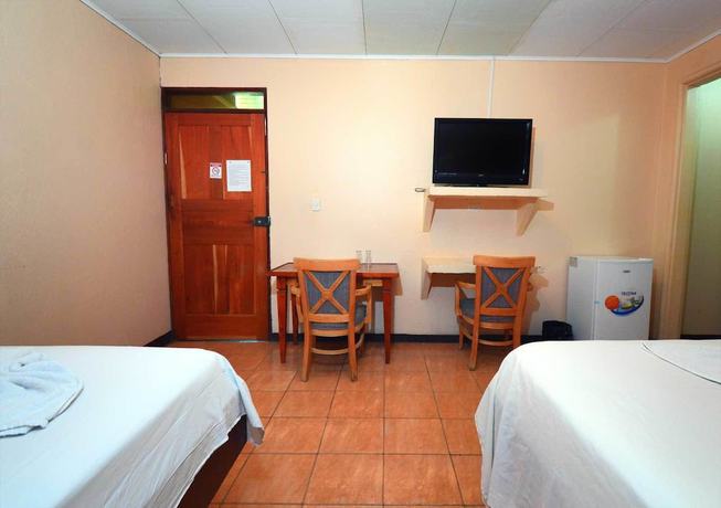 Imagen de la habitación del Hotel Naranjal. Foto 7