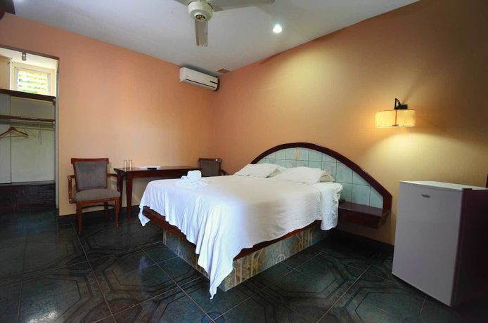 Imagen de la habitación del Hotel Naranjal. Foto 9