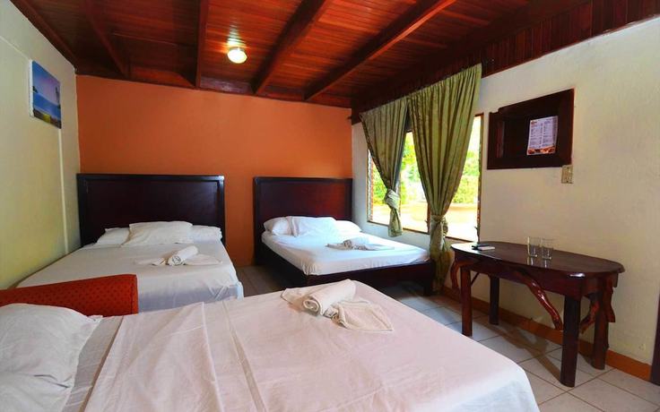 Imagen de la habitación del Hotel Naranjal. Foto 10