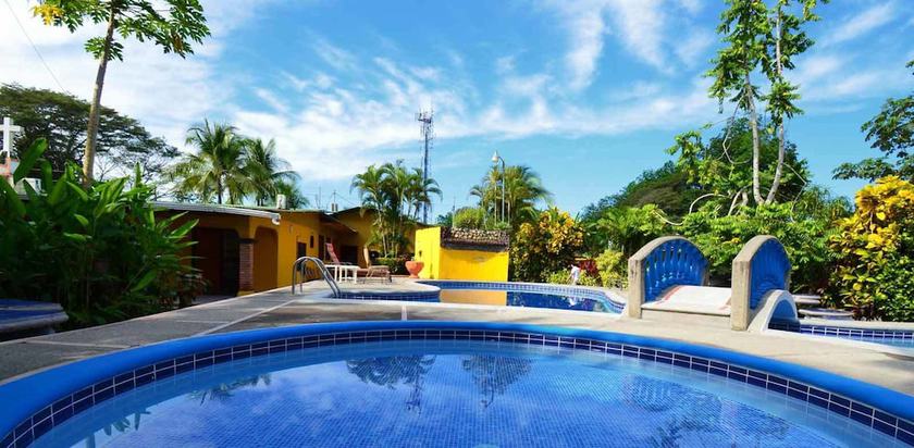 Imagen de la piscina del Hotel Naranjal. Foto 20