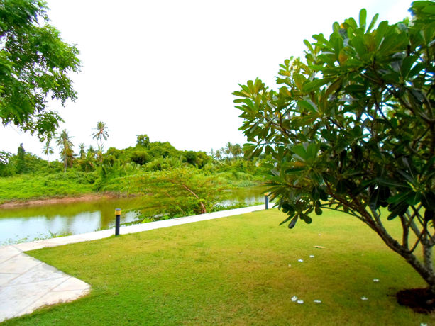Imagen de la habitación del Hotel Naraya Riverside Resort. Foto 3