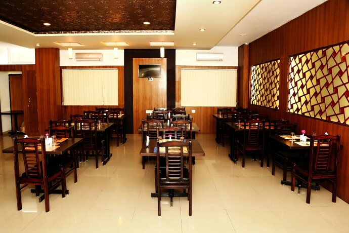 Imagen del bar/restaurante del Hotel Narayans Leela Inn. Foto 15