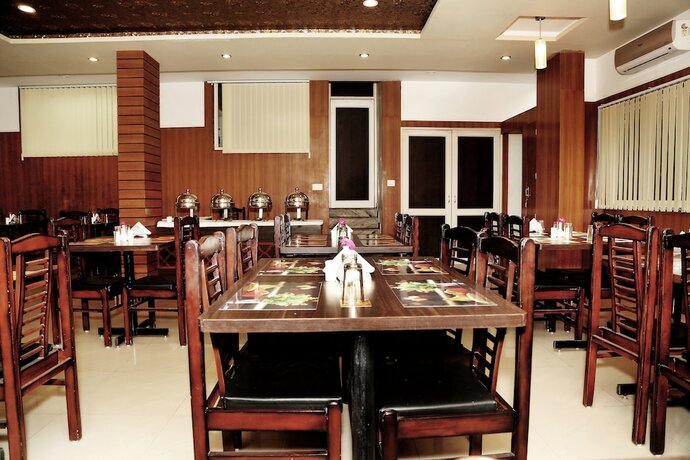 Imagen del bar/restaurante del Hotel Narayans Leela Inn. Foto 16