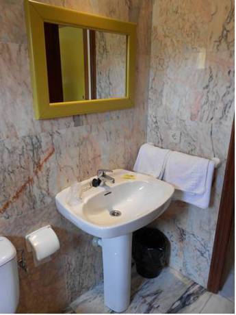 Imagen de la habitación del Hotel Narcea, Reocín. Foto 7