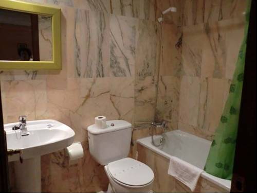 Imagen de la habitación del Hotel Narcea, Reocín. Foto 11