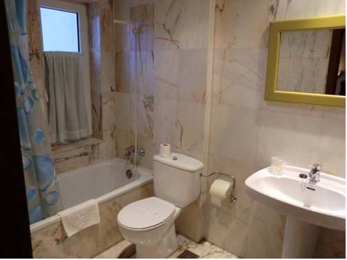 Imagen de la habitación del Hotel Narcea, Reocín. Foto 12