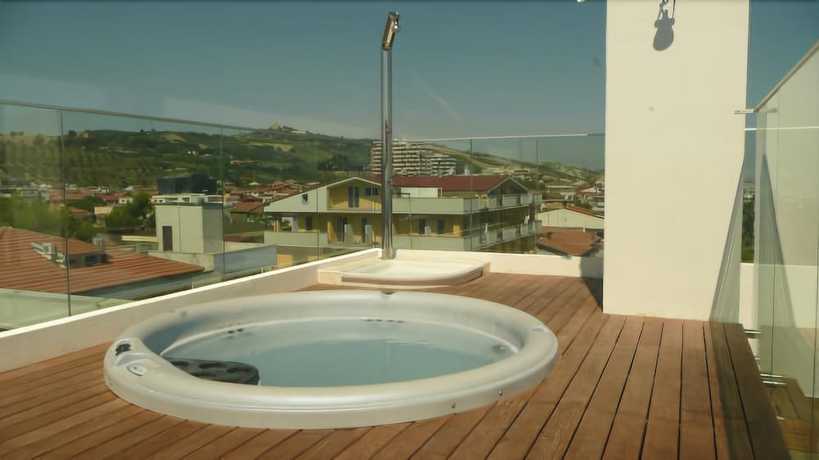 Imagen de la piscina del Hotel Narcisi. Foto 19