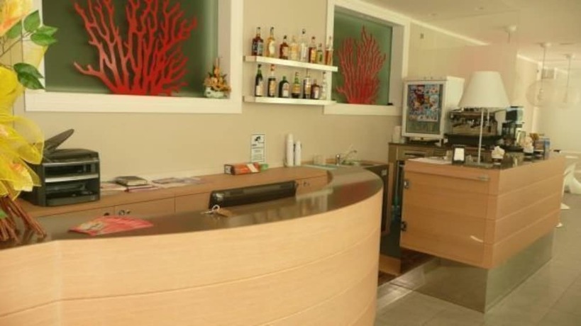 Imagen de los interiores del Hotel Narcisi. Foto 17