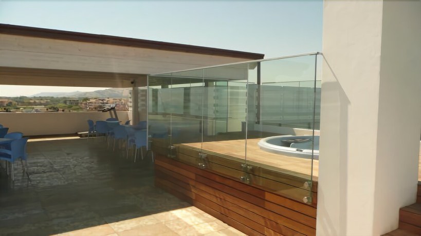 Imagen de la piscina del Hotel Narcisi. Foto 20