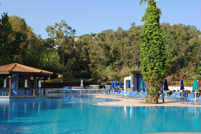 Imagen de la piscina del Hotel Narcissos Waterpark Resort. Foto 13