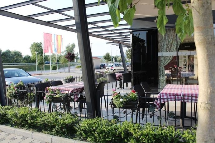 Imagen de los exteriores del Hotel Narenta, Grad Metković. Foto 14
