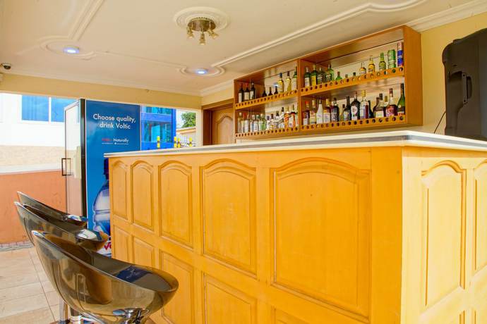 Imagen del bar/restaurante del Hotel Narpos. Foto 2