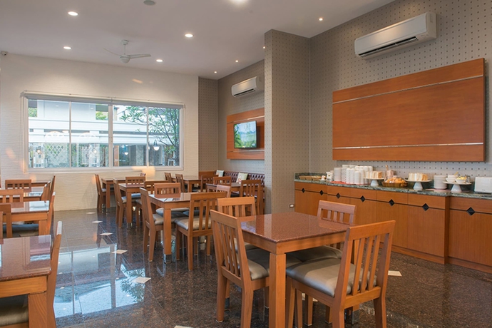 Imagen del bar/restaurante del Hotel Nartsiri Residence and. Foto 4