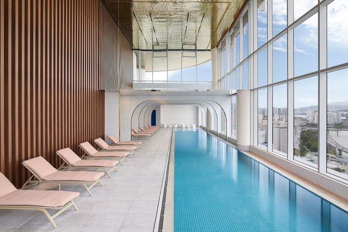 Imagen de la piscina del Hotel Naru Seoul MGallery Ambassador. Foto 19