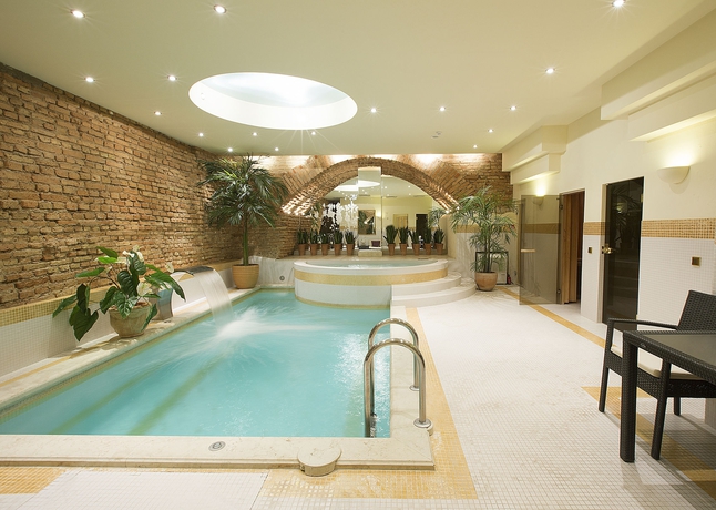 Imagen de la piscina del Hotel Narutis. Foto 15