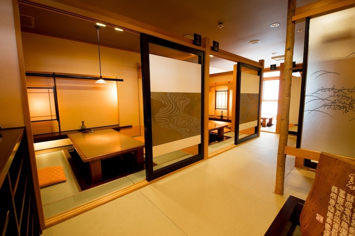 Imagen del bar/restaurante del Hotel Naruto Grand Kaigetsu. Foto 5