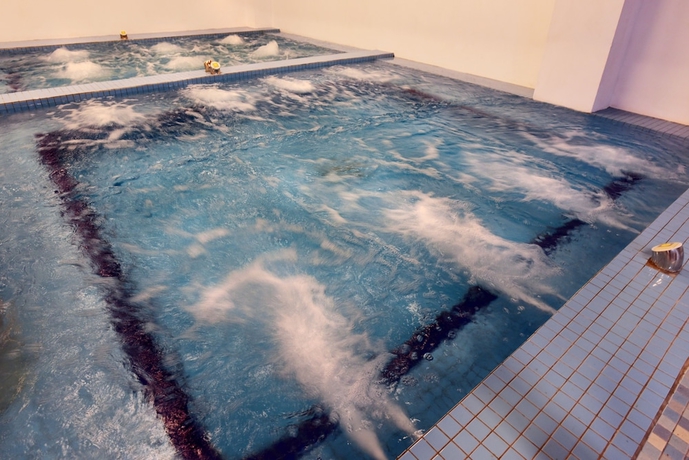 Imagen de la piscina del Hotel Naruwan Galaxy Place. Foto 15