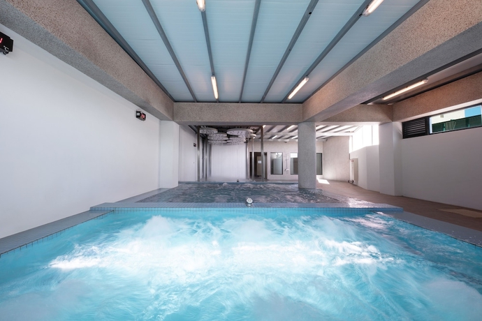 Imagen de la piscina del Hotel Naruwan Galaxy Place. Foto 17