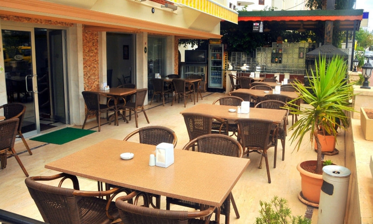 Imagen del bar/restaurante del Hotel Nasa Flora. Foto 3