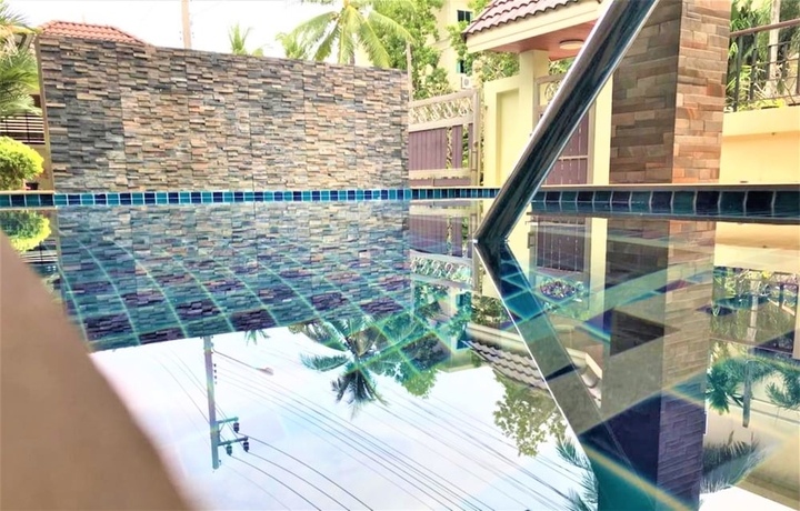 Imagen de la piscina del Hotel Nasa Hotel. Foto 17