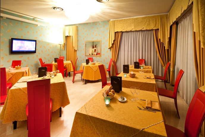 Imagen del bar/restaurante del Hotel Nasco. Foto 2