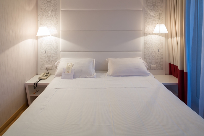 Imagen de la habitación del Hotel Nasco. Foto 7