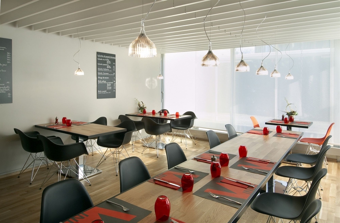 Imagen del bar/restaurante del Hotel Nash Airport. Foto 4