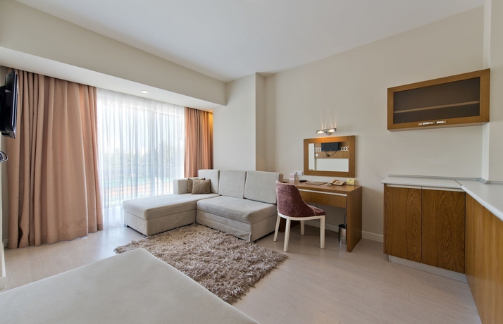 Imagen de los interiores del Hotel Nashira City Resort. Foto 11