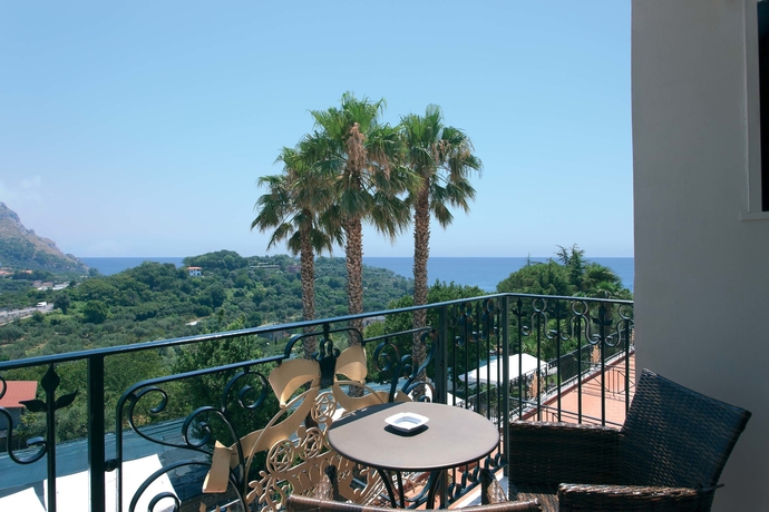 Imagen de la habitación del Hotel Nastro Azzurro Resort. Foto 13