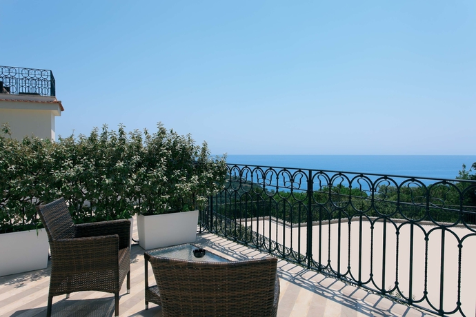Imagen de la habitación del Hotel Nastro Azzurro Resort. Foto 15