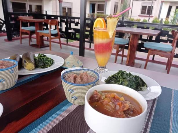 Imagen del bar/restaurante del Hotel Nataahas. Foto 5