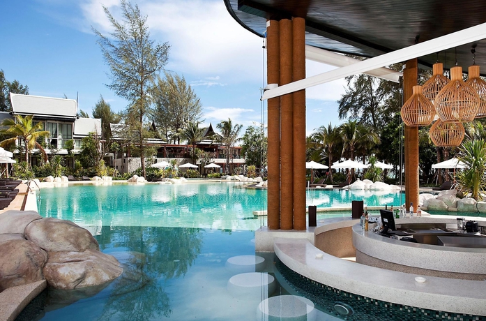 Imagen de la piscina del Hotel Natai Beach Resort. Foto 16