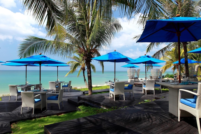 Imagen del bar/restaurante del Hotel Natai Beach Resort. Foto 3