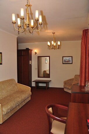 Imagen de la habitación del Hotel Natali. Foto 17