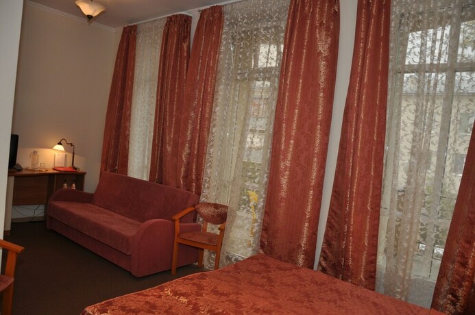 Imagen de la habitación del Hotel Natali. Foto 25