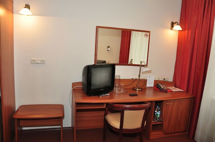 Imagen de la habitación del Hotel Natali. Foto 27