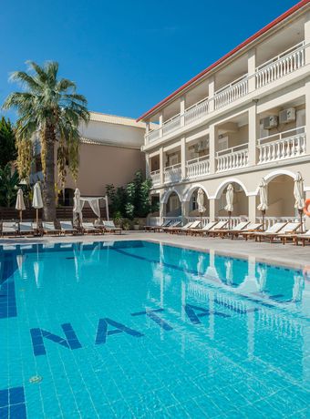 Imagen de la piscina del Hotel Natalie. Foto 18