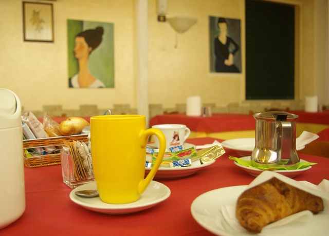 Imagen del bar/restaurante del Hotel Natalina. Foto 2