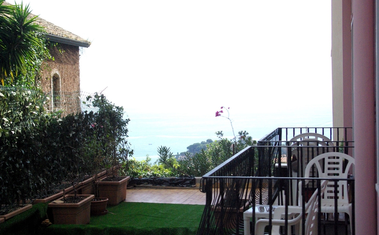 Imagen de la habitación del Hotel Natalina. Foto 5