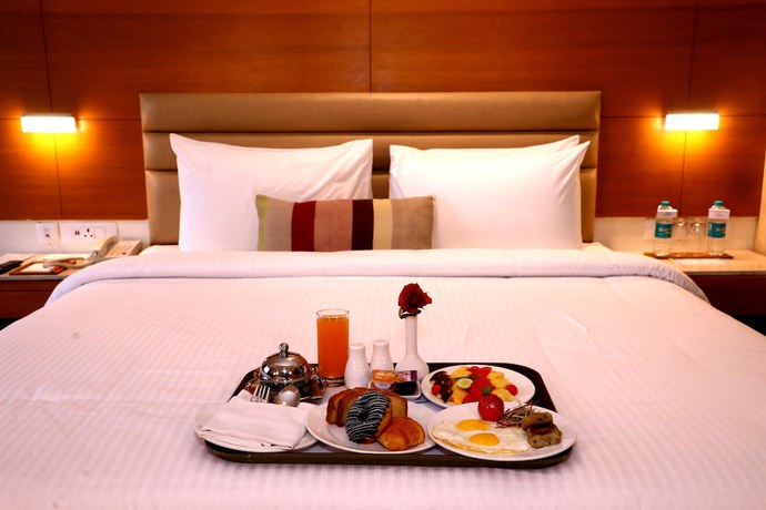 Imagen de la habitación del Hotel Nataraj Sarovar Portico Jhansi. Foto 5