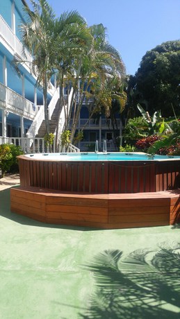 Imagen de la piscina del Hotel Nataro Inn. Foto 17