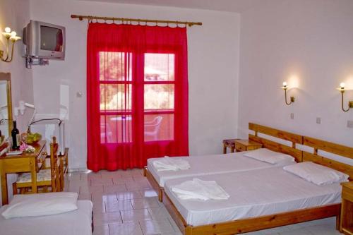 Imagen de la habitación del Hotel Natasa. Foto 7