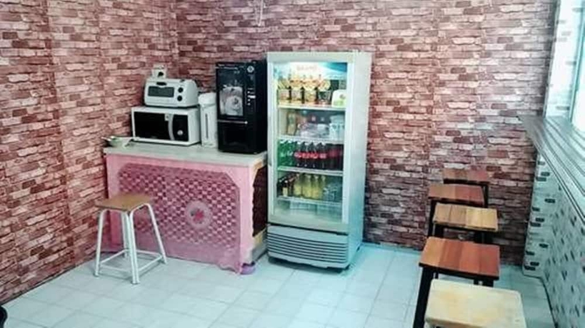 Imagen de los interiores del Hotel Natcha Place Thammasat Rangsit. Foto 19