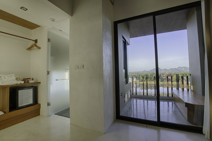 Imagen de la habitación del Hotel Natee The Riverfront Kanchanaburi. Foto 11
